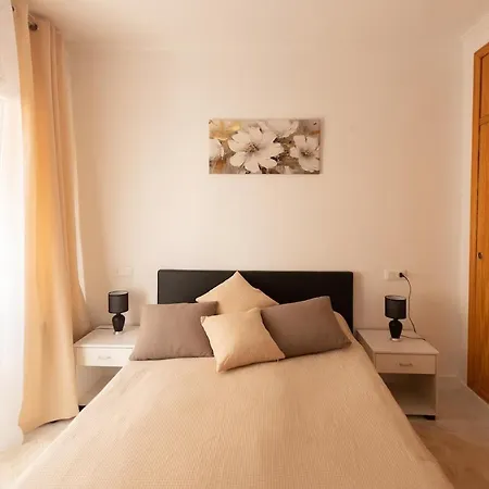 Aurel Apartment *